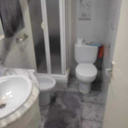 3 Poderes 1 Compartido Homestay Santa Coloma de Gramenet